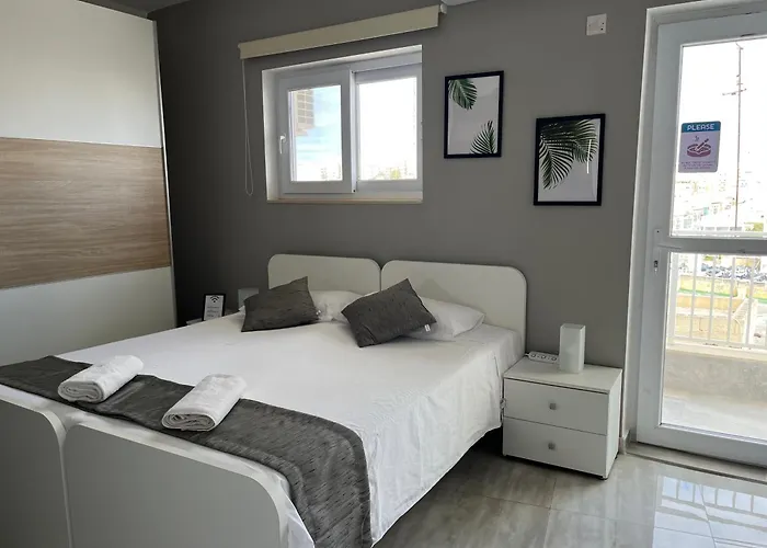 F4 Room 1, Private Double Room With Private Bathroom And Balcony